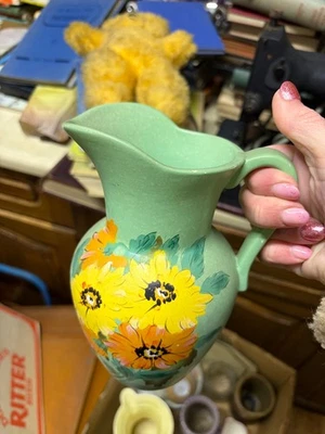 brentleigh ware vase. Petal vase - Image 1 of 2