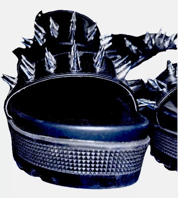 Sandálias CAPE ROBBIN 'Dominica' Black Spikes EUA 9 plataformas gótico punk metal - Imagem 1 de 4