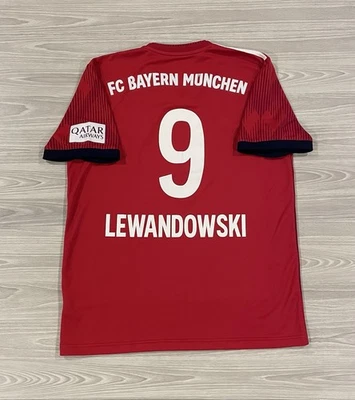 Camiseta de futebol Adidas 2018/19 Lewandowski #9 Bayern CF5433 vermelha masculina tamanho médio - Imagem 1 de 4