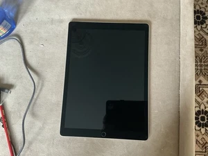  iPad Pro 12.9" 1st Gen - Wi-Fi - 32GB - Silver - Picture 1 of 3