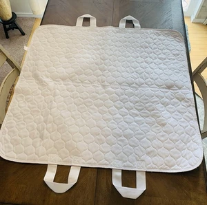 Patient Transfer Pad Repositioning Underpad Waterproof Quilted 30x30 w/ Handles - Picture 1 of 6