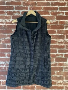 VEST - BLACK QUILTED TRAVEL REVERSIBLE MYCRA PAC - Picture 1 of 8