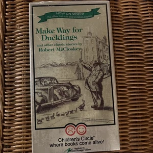 Make Way For The Ducklings Scholastic VHS Tape Robert McCloskey Sealed - Picture 1 of 4