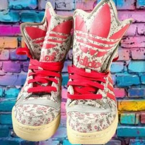 RARE ADIDAS X JEREMY SCOTT METRO ATTITUDE HI MONOGRAM GREY AND PINK FLORAL SZ 9 - Picture 1 of 5