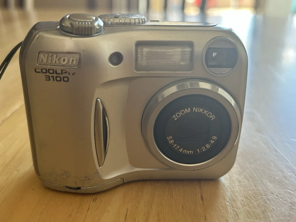 Nikon COOLPIX 3100 3.2MP Digital Camera Silver 3x Optical Zoom - Image 1 of 4
