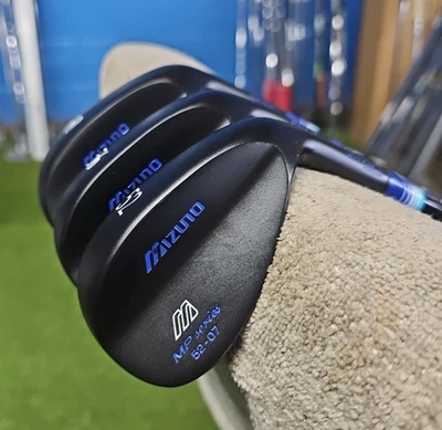 MIZUNO MP SERIES BLACK NITRIDE 3 KEIL SET 52-56-60 SPINE ALIGNED BLACK S300 - Bild 1 von 4