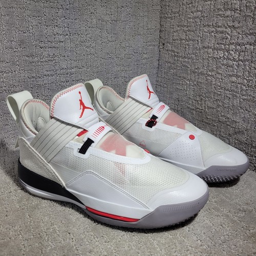 Scarpe da ginnastica Air Jordan XXXIII Low SE da uomo taglia 12 US bianche cemento CD9560 106