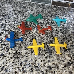 Lot of 7 Vintage Small Plastic Toy Airplanes - Picture 1 of 8