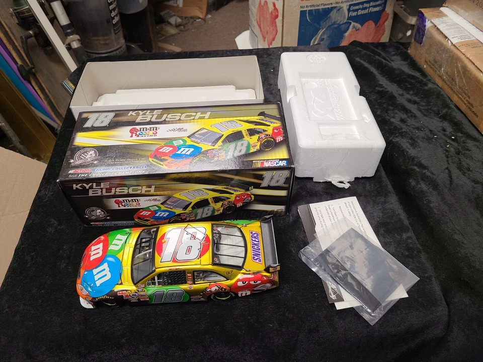 Toyota Camry Action 1:24 2008 Kyle Busch color líquido #18 M&M's ARC/4.306 Foto 1 de 4
