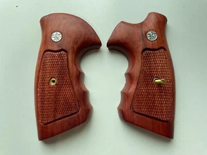 New Grips For S&W, K/L Round Butt Revolver Grips Checkered wood Closed back - Picture 1 of 8