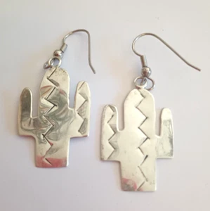 Pendientes perforados Saguaro Southwestern Cactus Plata Esterlina Patrón Grabado - Imagen 1 de 6