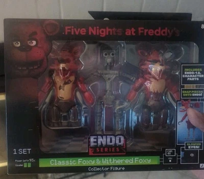 Five Nights At Freddys Jazwares Withered Foxy Endo Series 6" Figure Set In Hand! - Image 1 of 3