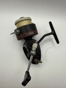 Garcia Mitchell 300A Spinnrolle. Doppeltes rotes Band. - Bild 1 von 5