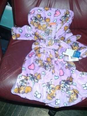 Albornoz de felpa púrpura Skye Paw Patrol para niños pequeños con volantes talla 2T  Foto 1 de 2