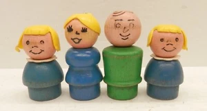 Cabeza de madera vintage Fisher Price Little People papá mamá y 2 niñas con - Imagen 1 de 3