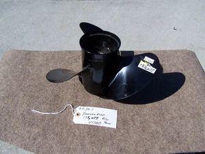 Yamaha Propeller Aluminum 3 Blade RH 13 1 /4 " x 17P  Splined   V1700  DEMO PROP - Bild 1 von 4