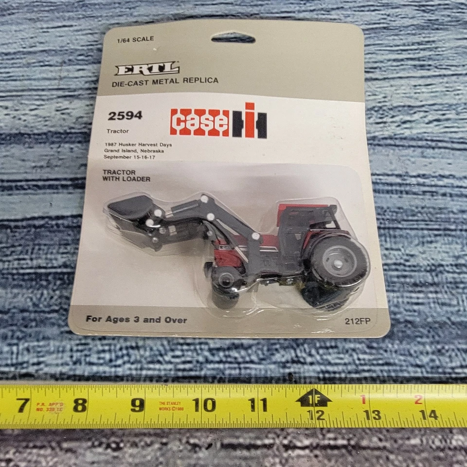De colección 1987 Ertl 1/64 International Harvester Case 2594 con cargador tractor fundido a presión Foto 1 de 4