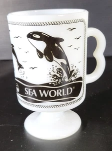 Vintage Milchglas Sea World Kaffeetasse Shamu Wale - Bild 1 von 8