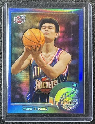 YAO MING 2002-03 TOPPS CHROME #146 ROOKIE CHINESE REFRACTOR RC ROCKETS - Image 1 of 2