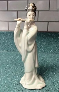 Geisha Porzellan Statue Asiatische Skulptur Figur Japan Flötenspieler.  - Bild 1 von 6