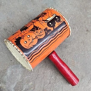 Vintage U.S. Metal Toy Mfg. Co. Tin Litho Noisemaker Witch Cauldron Halloween - Picture 1 of 4