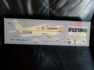 Guillows Piper Cherokee 140 flying balsa model kit. New old stock - Picture 1 of 3