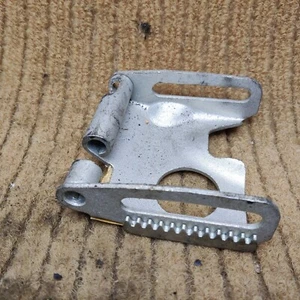 NEU Original Mercedes Lichtmaschinenhalter W115 W116 W123 R107 1151500473 NOS - Bild 1 von 3