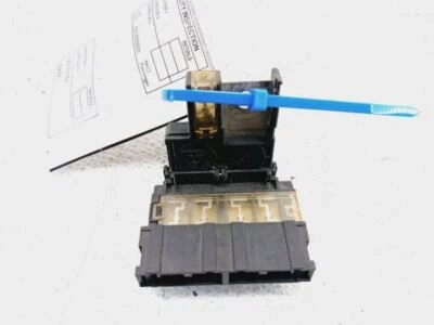 2004 Nissan 350Z, G35, FX35 terminal de fusível de bateria OEM 24380-79913 (de:04 350Z) - Imagem 1 de 4