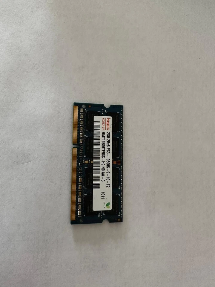 2 GB Hynix PC3 Memory sodmm for laptop HMT125S6TFR8C-H9 - Image 1 of 3