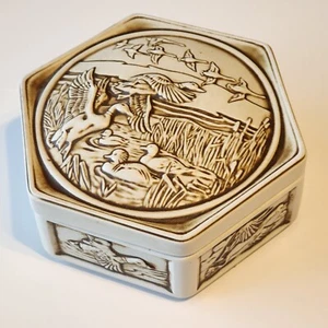 Vintage Avon 1980 "Birds Of Flight" Ceramic Embossed Trinket Box w/Lid (Brazil) - Picture 1 of 4