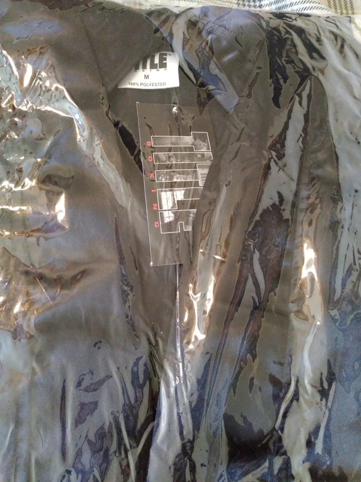 Bata de Boxeo Title Negra Nueva Mediana  Foto 1 de 2