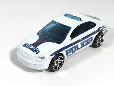 Hot Wheels 2009 Ford Fusion Police Car Pearl White HW City Works Series Malaysia - Image 1 of 4