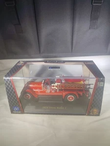 Fire Engine 1:43 1924 Stutz Model Model C Lucky Diecast Signature Series #43006 - Picture 1 of 5