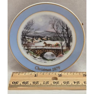 Avon Christmas 1979 "Dashing Through the Snow" Collectible Plate Ornament - Picture 1 of 2