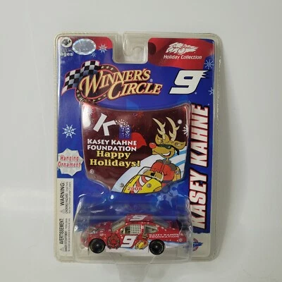 Fundación Kasey Kahne #9 Winners Circle 2008 Holiday Diecast con adorno de capucha Foto 1 de 4