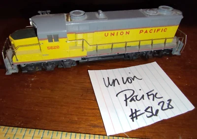 Vintage TYCO/ ManatuaUnion Pacific #5628 HO Scale Train Locomotive Engine Yellow - Image 1 of 4