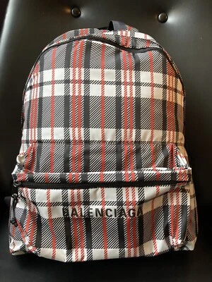 Mochila a Cuadros BALENCIAGA Expandible Negra, Roja y Blanca Logo Nueva Sin Etiquetas Original $950 Foto 1 de 4