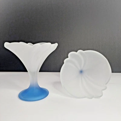 Borgonovo Italy Blue Tulip Frosted Glass Cocktail Sundae Glasses Dessert Dish - Image 1 of 4