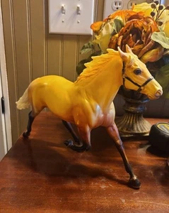RARO Breyer Toys R Us Special Run Edición Limitada Oro Pacer Breyer Modelo Caballo - Imagen 1 de 3