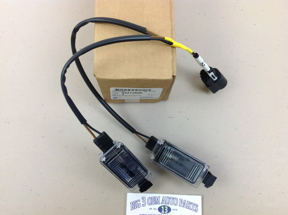 Chevrolet Camaro 2010-2013 parachoques trasero luces de placa de licencia con arnés nuevo fabricante de equipos originales Foto 1 de 4