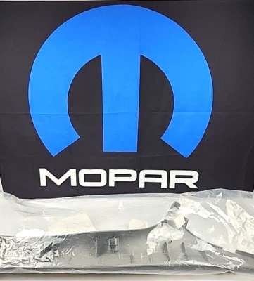 Nuevo Moldura de pilar izquierdo Mopar 5JY55BDXAN FABRICANTE DE EQUIPOS ORIGINALES Foto 1 de 4