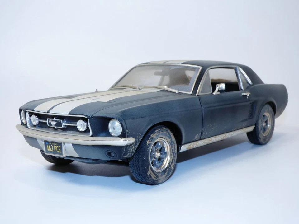 FORD MUSTANG coupé CREED II version salie film Rocky 1/18 - Image 1 of 1
