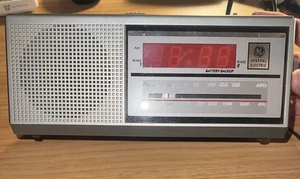 Vintage General Electric 7-4637A Mini AM/FM Electronic Digital Alarm Clock Radio - Picture 1 of 4