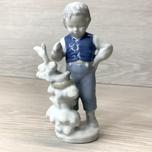 Statuina porcellana Gerold ragazzo che guarda nido uccellino Germania Ovest - Foto 1 di 9