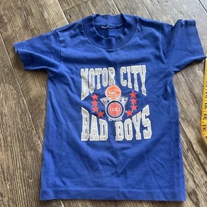 Vintage DETROIT PISTONS T-shirt Basketball Motor City Bad Boys Size 5 6 80s - Picture 1 of 7