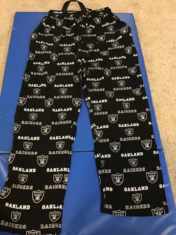 Oakland Raiders Adult Sleepwear Medium. LOUNGE PANTS Sleepwear, Pajamas..Black Cover