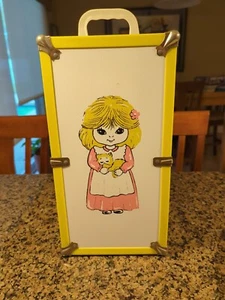 Maleta de transporte vintage 1980 Effanbee MUÑECA con barra colgante y cajón maleta - Imagen 1 de 12