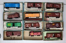 Athearn HO mixed lot of 12 Box Car in the box Plus a couple of parts.