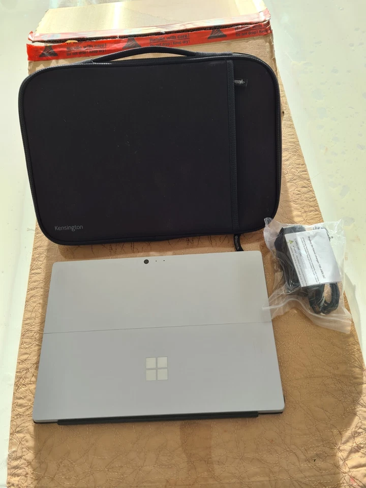 Microsoft Surface Pro 4 Notebook ,2 in 1 Intel i5-6300U - 2.4GHz, 4GB, 128GB SSD - Bild 1 von 4