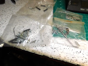 Juegos de tornillos, enlaces de arrastre, mangueras de radiador, ejes de dirección para modelos Hubley 4 un. - Imagen 1 de 6